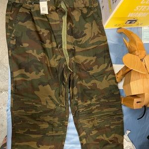 BNWT Camouflage Pant Galaxy Small